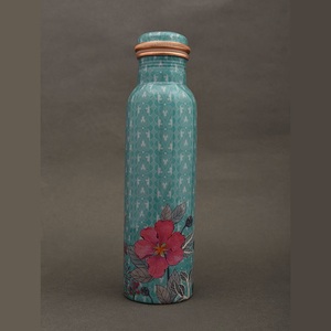 Botella de agua de cobre impresa con diseño de flores Top Pick, botella de agua de Metal Ayurvédico hecha a mano para uso de oficina y regalos corporativos - Product Image 3