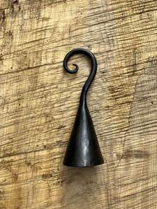 Étouffoir à bougie en fer élégant pour une mise en scène de bougies raffinée, améliorant ainsi l'ensemble de l'intérieur avec un accent métallique - Product Image 3