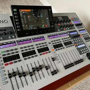 Console de mixage numérique Beringer Live neuve, 16 canaux, garantie 3 ans + boîte de scène DL32 + bobine de câble réseau Cat5 de 150 pieds - Product Image 1