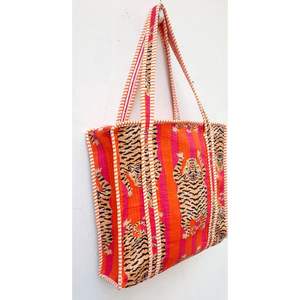 Sac fourre-tout matelassé bohème tendance |   Sac à bandoulière léger pour femme en coton fait main, doublure écologique, idéal pour l'été et les voyages, avec fermeture éclair - Product Image 4