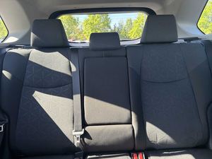 Toyota RAV4 XLE FWD SUV 2024 d'occasion, boîte automatique 8 vitesses, transmission intégrale, freins ABS - Product Image 4