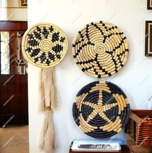 Cesta de pared de algas marinas naturales tejidas a mano Cestas planas de Naturaleza muerta con tema de Arte multicolor para decoración para sala de estar Cesta tejida colgante - Product Image 1