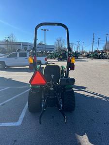 รถแทรกเตอร์ John Deere 1023E ปี 2022 กำลัง 24 แรงม้า ขับเคลื่อน 4 ล้อ ระบบเกียร์ พร้อมปั๊มเกียร์และลูกปืนสำหรับเครื่องยนต์ เพิ่มประสิทธิภาพการทำงานของเครื่องยนต์ - Product Image 5