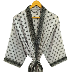 Túnica India Floral Seda Sari Kimono Vintage Sari Robe Suave Playa Fiesta Vestido Indio Hecho A Mano Seda Kimono - Product Image 1