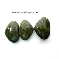 Cœurs en pierres précieuses naturelles polies faites à la main, assortiment de pierres en forme de cœur bombées, thème amour, artisanat en pierres semi-précieuses