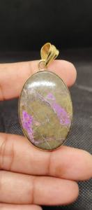 จี้ทองเหลืองทำมือ UDGEMS พลอยเพอร์เพอร์ไรต์ธรรมชาติทรงหลังเบี้ยสีม่วงและเขียว ขนาด 5-8 มม. แบบคละขนาด - Product Image 4