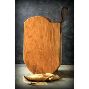 Hermosa tabla de cortar de madera maciza que captura la esencia de la elegancia rústica para cenas familiares o fiestas formales - Product Image 1