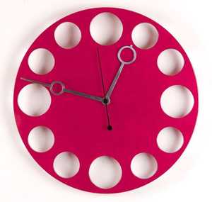 Horloge murale pendule traditionnelle en bois beige avec mouvement à quartz finition chêne doré affichage à face unique pour le salon - Product Image 5