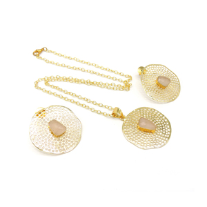 Juego de Colgantes de Latón Mate Vintage, Joyería de Moda Unisex Hecha a Mano, Venta al por Mayor, Exportación a Granel - Product Image 1