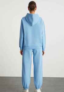 ชุดเสื้อฮู้ดผ้าโพลีเอสเตอร์/ ผ้าฝ้ายโอเวอร์ไซส์ไหล่ตกสีพื้นระบายอากาศได้ดีชุดเสื้อผ้าลำลองใส่วิ่งใส่สบายสำหรับฤดูหนาวของผู้หญิง - Product Image 3