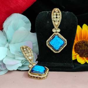 Boucles d'oreilles pendantes beauté intemporelle avec pierres Kundan Moissanite accessoire de mode parfait pour les mariages fêtes toute occasion spéciale - Product Image 4