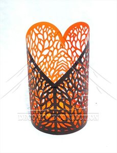 Porte-bougie votive en métal antique fabriqué à la main détaillant pour Noël pour les étagères ou les tables d'appoint - Product Image 2