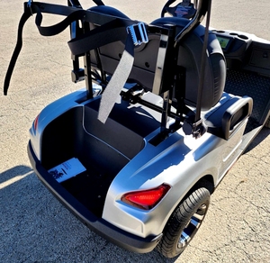 Voitures de golf multi-places de luxe longue durée 2/4/6/8 places pour les parcs de vacances avec batterie améliorée et conduite stable - Product Image 6
