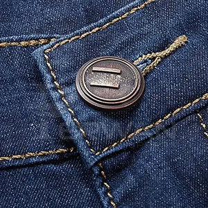 กางเกงยีนส์ขาสั้นผู้ชายสไตล์ใหม่สั่งทำพิเศษ ผ้าฝ้าย 100% ลายเรียบ สีสันปรับแต่งได้ ระบายอากาศ แห้งเร็ว - Product Image 4