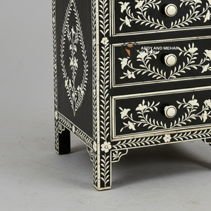 Mesita de noche con incrustaciones de hueso negro artesanal, patrón de vid floral, mesa auxiliar de tres cajones - Product Image 2