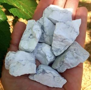 Gran oferta, hermosa piedra preciosa de howlita para curación de cristales, piedra semipreciosa tallada en piedra de meditación para decoración del hogar - Product Image 2