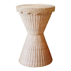 Mesa auxiliar de ratán natural en tendencia con almacenamiento elegante pieza decorativa mesa auxiliar de almacenamiento de ratán con hermosa tapa festoneada - Product Image 6