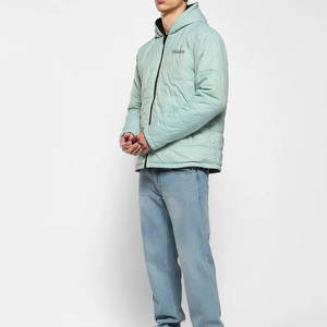 2024 arrivée personnalisé hommes haute qualité bouffant varsité veste nouvelle mode respirant hiver tissu à capuche à motifs Bomber fermeture éclair - Product Image 4