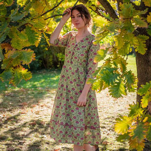 Vestido Vanessa Estampado a Mano, Estilo Bohemio, Floral, Verde y Rosa, Largo hasta la Pantorrilla, Informal, Ocasional, Hecho a Mano, Moda Ética - Product Image 1