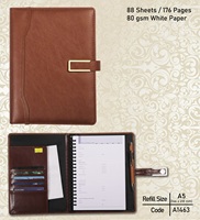 Journal de cadeau en cuir vintage de qualité supérieure fait à la main en cuir véritable PU avec porte-stylos pratiques pour l'éducation