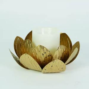 Candelabro de Metal con Acabado Dorado Estilo Loto para Decoración de Mesa, Centro de Mesa y Decoración Festiva de la India - Product Image 4