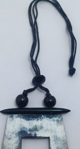 Colgante de cuerno de toro hecho a mano, joyería de inspiración Tribal tradicional para mujeres modernas - Product Image 4