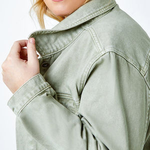 Chaqueta Vaquera de Mezclilla Transpirable para Mujer, Diseño Personalizado con Parches en los Brazos, Colección de Invierno 2024, Servicio OEM - Product Image 6