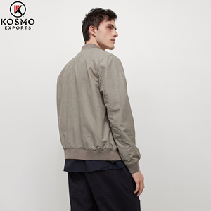 เสื้อแจ็คเก็ตบอมเบอร์มีฮู้ดคุณภาพสูง สกรีนโลโก้ได้ตามต้องการ กันน้ำ ระบายอากาศได้ดี เหมาะสำหรับฤดูหนาว ซิปแบบซอฟต์เชลล์ น้ำหนัก 320 กรัม สำหรับผู้ชาย ใส่ได้ทั้งภายนอกและภายใน - Product Image 5