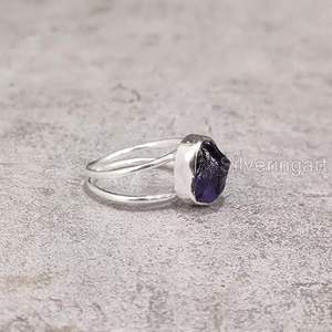 แหวนเงินแท้ 925 ประดับพลอยแอมะทิสต์ธรรมชาติ สำหรับผู้หญิง ดีไซน์วงคู่ งานแฮนด์เมด เหมาะเป็นของขวัญคริสต์มาส หรือของขวัญวันเกิดเดือนกุมภาพันธ์ - Product Image 4