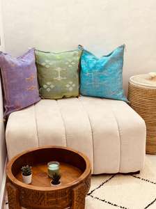 Mesa Redonda Tallada en Madera Maciza Marroquí |   Mesa de Centro Artesanal Hecha a Mano |   Proveedor de Muebles Tradicionales Berberes, Personalizados y al por Mayor - Product Image 2