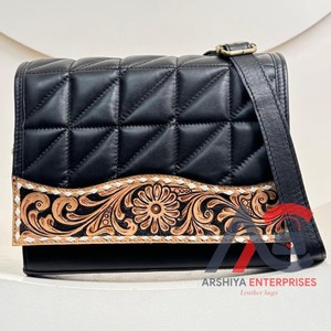 2025 venta al por mayor bajo MOQ mano tooled Puffy cuero mujeres Crossbody Sling Square Bag acolchado cuero mensajero bolso de mano para mujer - Product Image 1