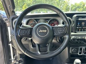 Jeep Wrangler 2022 noir étincelant avec roues en alliage sièges en tissu système de navigation sièges chauffants toit ouvrant à démarrage à distance - Product Image 5