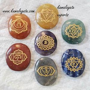 Juego de 7 Cristales Naturales de Chakra, Tallados a Mano con Logotipo de Reiki, Cristal Grabado, Gema Ovalada en Forma de Corazón, Recuerdo para el Amor y la Sanación - Product Image 5