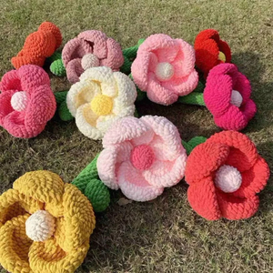 Fleur géante au crochet, fleur décorative en laine tricotée à la main pour la décoration de la maison, événement de mariage, exposition, fabriquée au Vietnam - Product Image 3