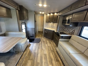 Vendeur vérifié pour moto d'occasion 2021 N-e-x-u-s Rv T-r-i-u-m-p-h S-u-p-e-r C 33TSC prête pour le voyage - Product Image 2