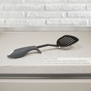Spatola raschiatrice da cucina in nylon con manico gommato anti-goccia 34,5 x 11 cm. - Product Image 2