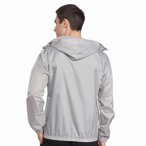 Chaquetas Impermeables Personalizadas Color Gris con Cremallera y Capucha Reflectantes, Plegables, Cómodas, Cortavientos - Product Image 2