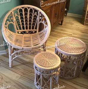 Chaise en canne de bambou de luxe de qualité supérieure et ensemble de 2 poufs en osier tissé pour meubles de parc ou de hall de salon - Product Image 4