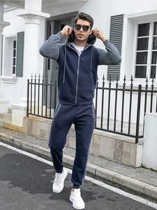 Tenue de jogging personnalisée à prix d'usine OEM pour hommes Ensemble 2 pièces sweat à capuche et joggings zippés Vente en gros et prête à expédier - Product Image 3