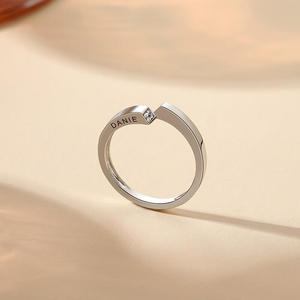 Bague de mariage personnalisée Jeulia en platine pour homme, style marquise avec design à contour latéral - Product Image 4