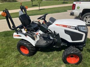Mini tracteur utilitaire compact Bobcats CT1021, moteur diesel 21 CV, transmission hydrostatique 4 roues motrices, stock USA, petit tracteur agricole CT1021 - Product Image 2