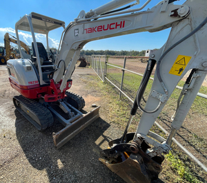 Miniexcavadora TAKEUCHI TB230 a Precio de Fábrica, Maquinaria de Construcción de hasta 12,000 Libras, con Cilindro Hidráulico y Caja de Cambios Central - Product Image 1