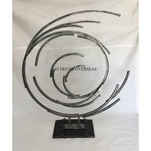 Escultura hecha de metal resistente pulido brillante de color plateado de diseñador de arte creativo moderno con base recubierta de polvo de color negro - Product Image 1