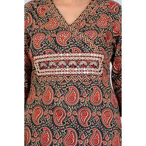 Conjunto de Kurta con Estampado Paisley Clásico en Negro y Rojo, Ropa Étnica India, con Dupatta de Georgette y Choli de Seda y Lehenga - Product Image 2