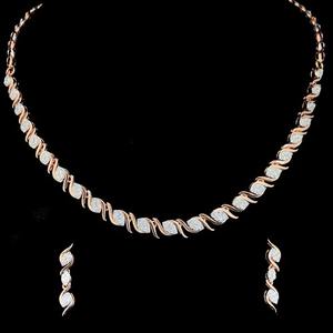 Pendentif en diamant rond de luxe en or blanc 14Kt Bijoux artisanaux pour les cadeaux de mariée et de fête disponibles pour la vente en gros - Product Image 4