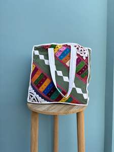 Bolso de mano acolchado de algodón de alta calidad, diseño de retales hecho a mano para uso diario, viajes, playa, compras de comestibles, gran idea de regalo - Product Image 3