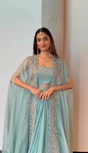 Lehenga Choli de luxe de collection pour mariage et fête, style sud-asiatique, en soie georgette multicolore avec broderies riches - Product Image 2