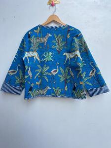 Chaqueta Acolchada de Algodón con Estampado Floral Hecho a Mano en India para Mujer, Prenda Exterior Informal con Botones, Tejido Jersey para Toda Temporada - Product Image 5