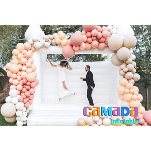 Château gonflable de luxe tout blanc pour adultes et enfants, idéal pour les fêtes de mariage, avec souffleur et kits de réparation inclus - Product Image 1