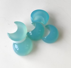 Venta al por mayor Natural Aqua Calcedonia Crescent 8mm-30mm Forma De Luna Media Luna Parte posterior plana Piedra preciosa suelta Fabricación de joyas ¡El mejor precio! - Product Image 5